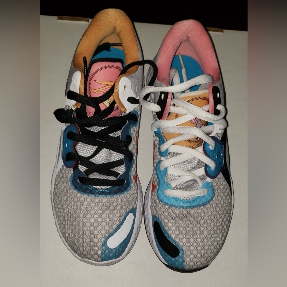 Nike Loony tunes sneakers; women’s sz9